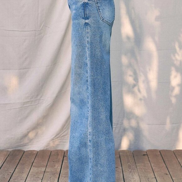 Courtney High-Rise Essential Wide Leg Jeans | Women's Denim | Everyday Bottoms - Picture 4 of 10
